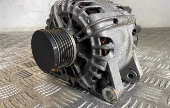 Peugeot 2008 I Generator/alternator 9818677980 2713135A TG12C261