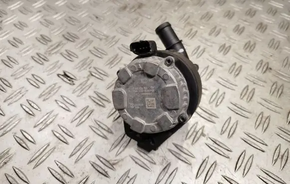 Renault Trafic III (X82) Water pump 210107745R 20220729 0392024152