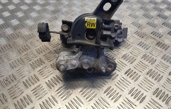 Toyota Avensis T270 Engine mount bracket