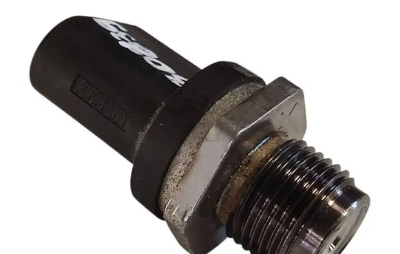 BMW 3 E90 E91 Fuel pressure sensor 0281002988