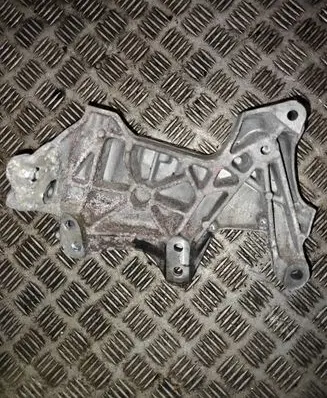 Opel Vivaro Engine mounting bracket 112313054R