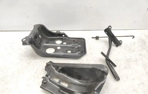 Toyota RAV 4 (XA30) Battery tray 