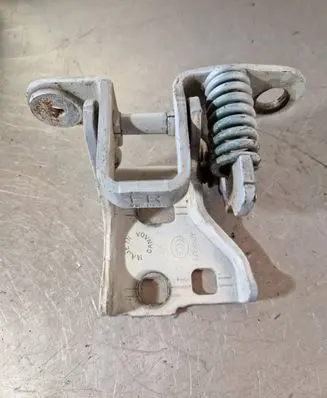Chrysler 300 - 300C Front door upper hinge A046923