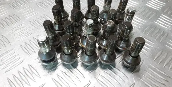BMW 7 F01 F02 F03 F04 Nuts/bolts 