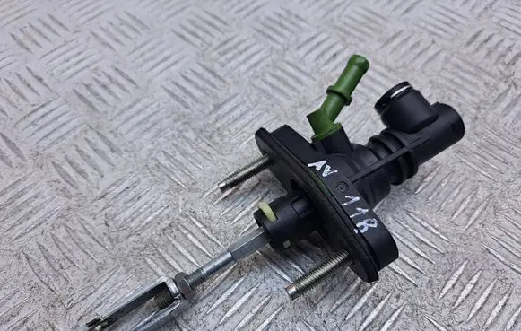 Toyota Avensis T270 Clutch master cylinder 3142002051 3142002052 3145942040