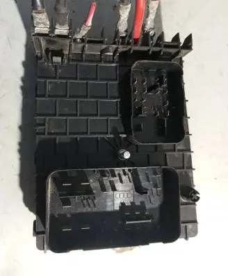 Volkswagen Touran I Fuse module 1K0937124K