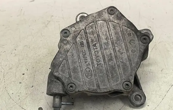 Toyota Avensis T250 Vacuum pump 18010798