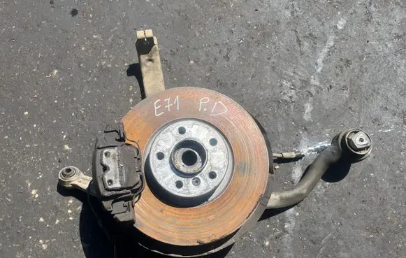 BMW X6 E71 Front wheel hub spindle knuckle
