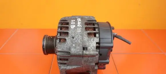 Renault Megane III Generator/alternator 231000018R 15MB8