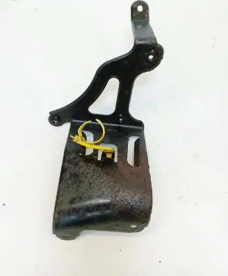 Honda Legend Engine mounting bracket