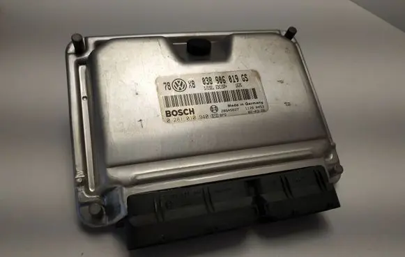 Volkswagen PASSAT B5 Engine control unit/module 038906019GS 0281010940
