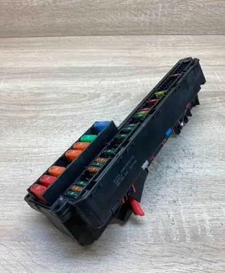 BMW 5 E60 E61 Fuse module 6957330 695733002
