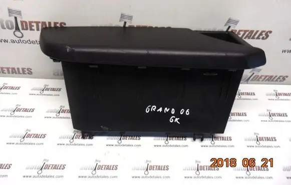 Mitsubishi Grandis Other trunk/boot trim element MN151799