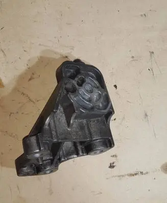 Volvo XC90 Engine mounting bracket 8634123 1285