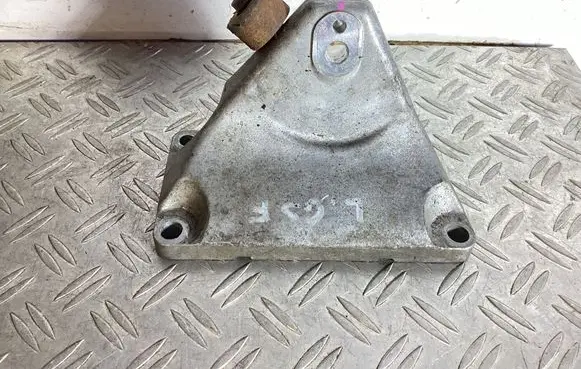 Lexus GS 250 350 300H 450H Gearbox mounting bracket 