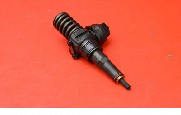 Volkswagen PASSAT B6 Fuel injector 038130073AG
