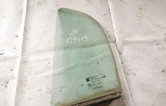 Rear vent window glass
