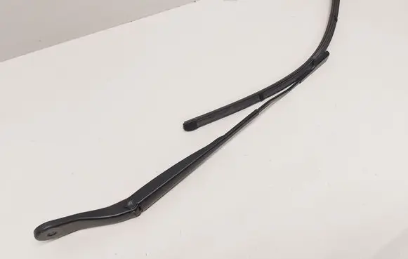 Front wiper blade arm