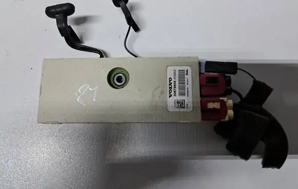 Volvo XC70 Antenna control unit 30679658 13005200
