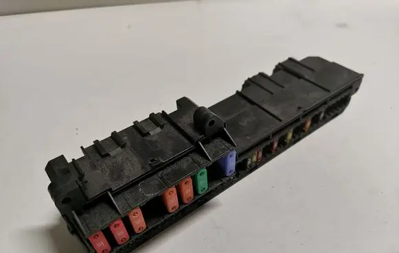 BMW 5 E60 E61 Fuse module 6957330