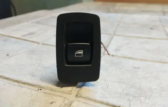 BMW 1 E81 E87 Electric window control switch 6945874