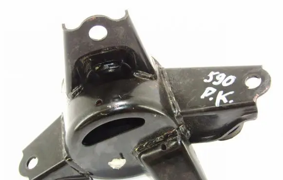 Hyundai i30 Engine mount bracket