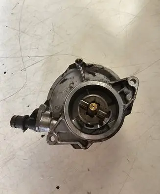Volkswagen Touareg II Vacuum pump 059145100J