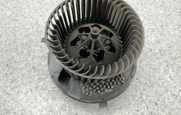 Volkswagen PASSAT B6 Heater fan/blower