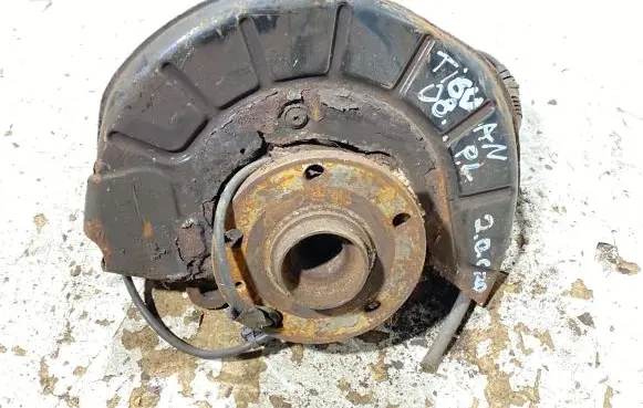 Volkswagen Tiguan Front wheel hub spindle knuckle