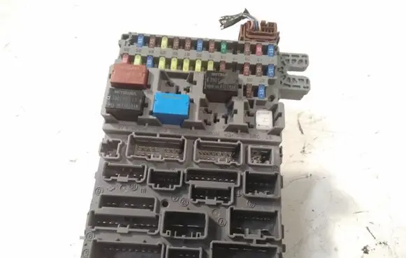 Opel Antara Fuse module E21095WU SJDE021