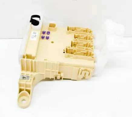 Toyota RAV 4 (XA40) Fuse module 8273042821 63586799
