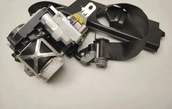 Mercedes-Benz GL X166 Front seatbelt A1668603786