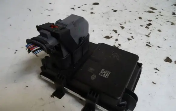 Opel Astra J Fuel injection pump control unit/module 20831727