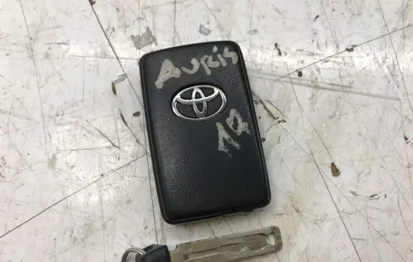 Toyota Auris 150 Ignition key/card 6951552110 899040D030