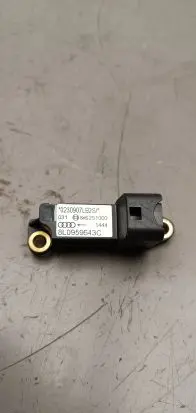 Audi A3 S3 8L Airbag deployment crash/impact sensor 8L0959643C 0230907LB2S 251000