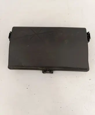 Opel Insignia A Fuse box cover 13222784