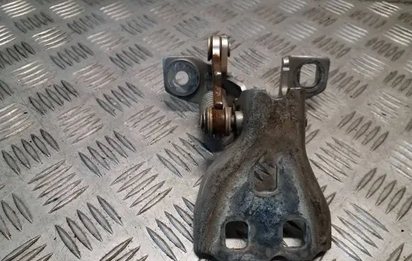 Jeep Grand Cherokee (WK) Front door lower hinge 