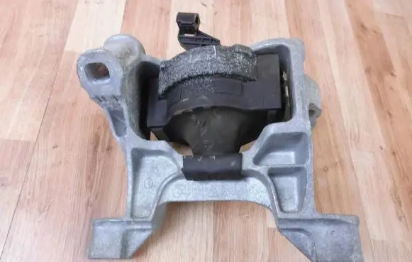 Mazda CX-5 II Engine mounting bracket K12339060