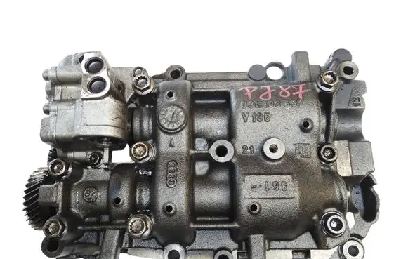 Audi A4 S4 B8 8K Oil pump 03L103537