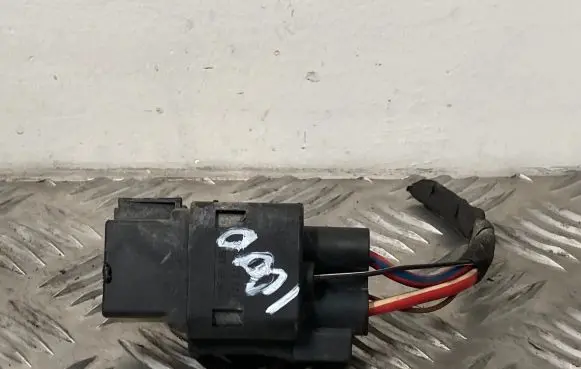 Volkswagen PASSAT B6 Other relay 3B0951253