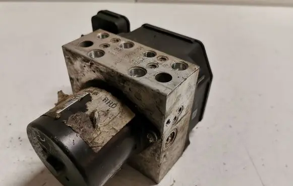 Opel Insignia A ABS Pump 13328651
