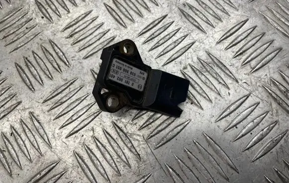 Volkswagen Touran I Air pressure sensor 038906051C 0281002401