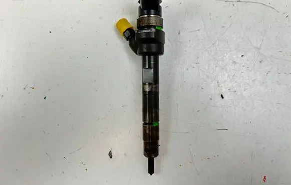 BMW 3 F30 F35 F31 Fuel injector 7798446