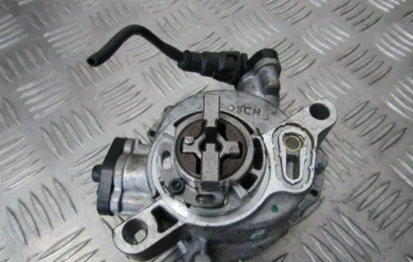 Citroen DS3 Vacuum pump 9804021880