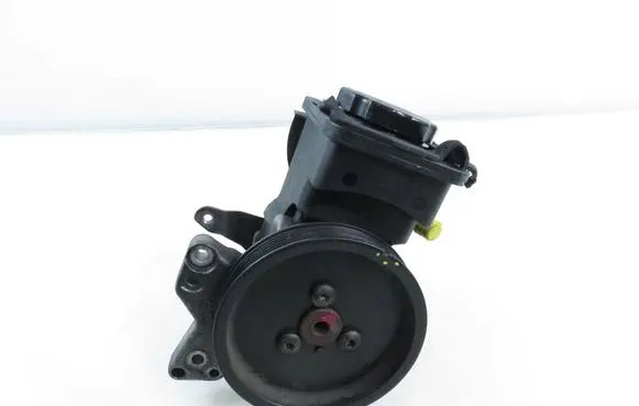 BMW X3 E83 Power steering pump 7692974536
