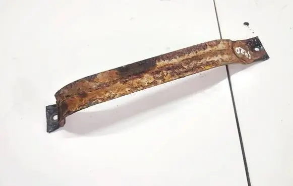 Fuel tank mounting bracket