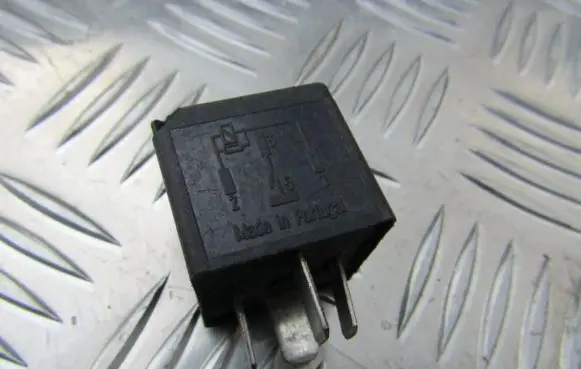Ford Mondeo Mk III Other relay 2S7T14B192AA V23136B1X66