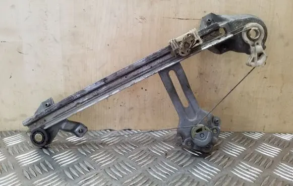 Rear door manual window regulator