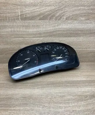 Volkswagen PASSAT B5 Speedometer (instrument cluster) 3B0919880D 110008776