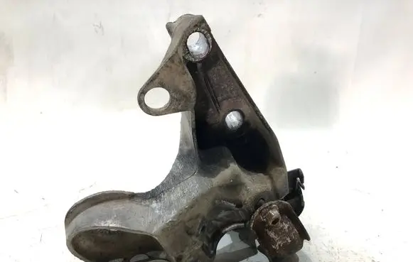 Skoda Superb B5 (3U) Engine mounting bracket 8E0199352F